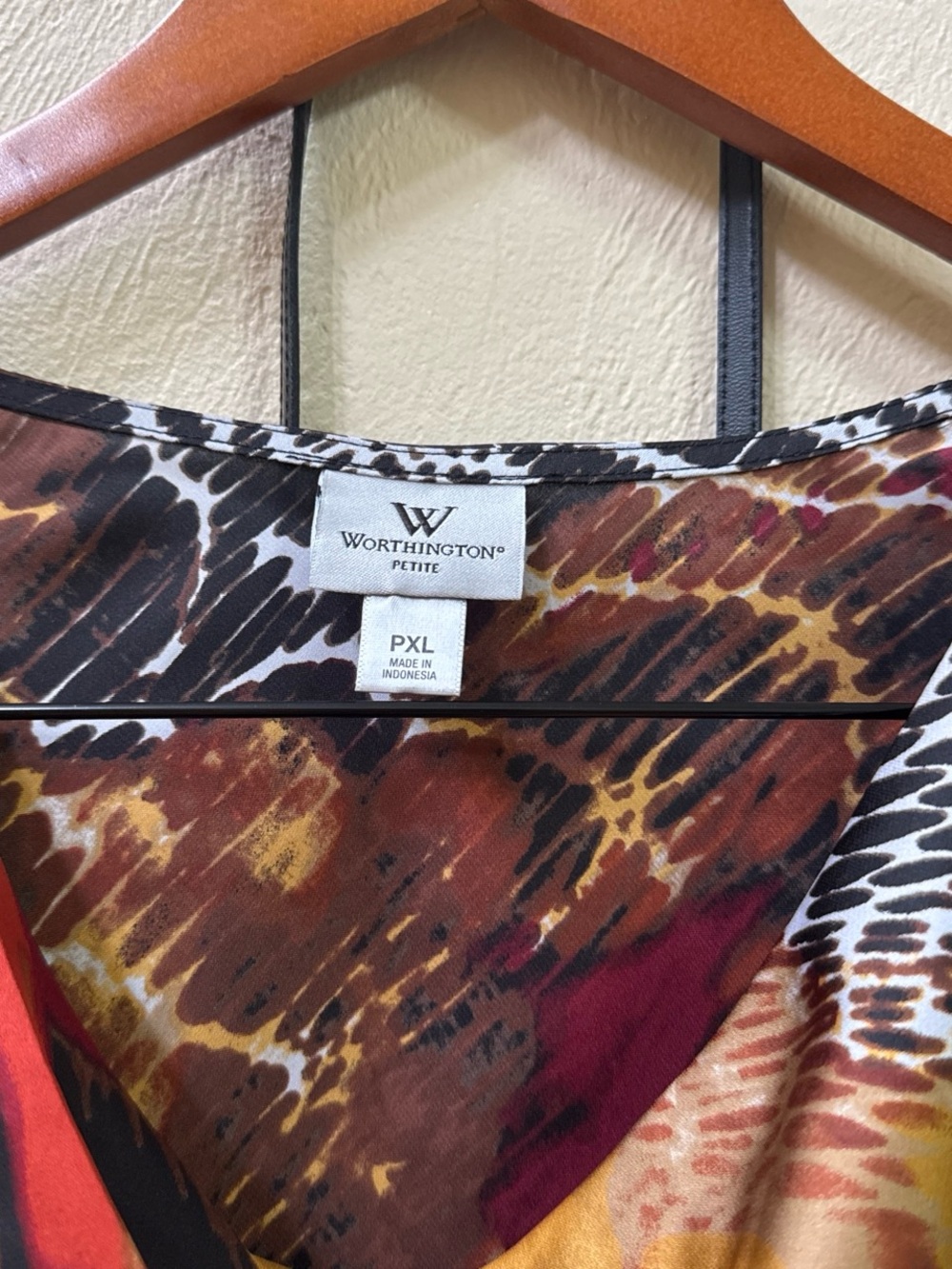Abstract Blouse - Picture 2 of 5